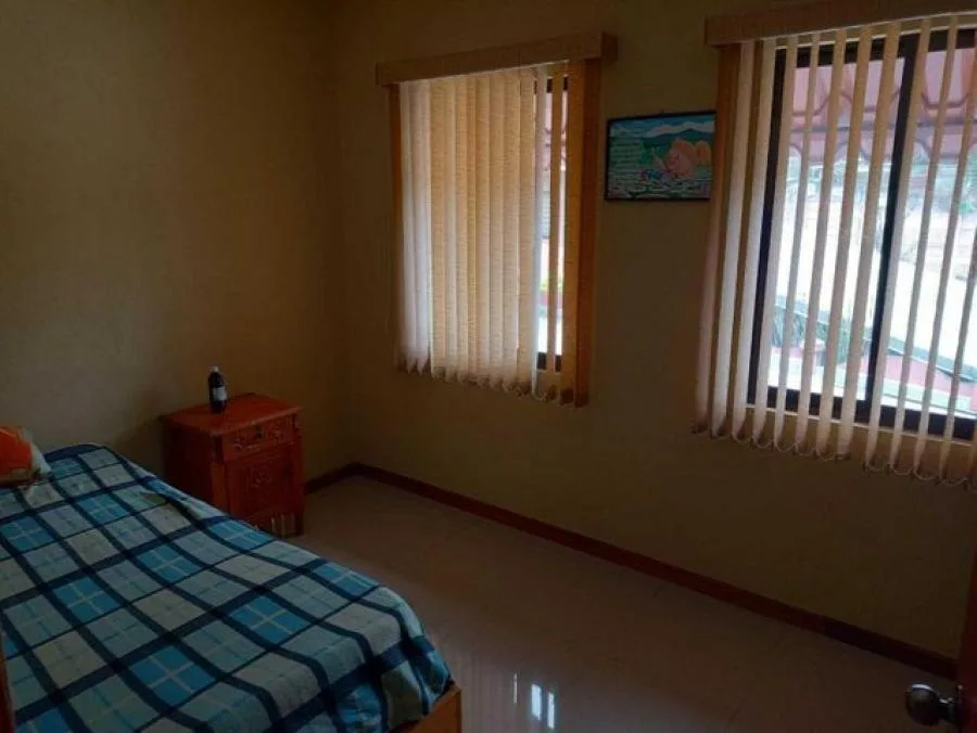 Oportunidad de comprar dos casas al precio de una en condominio en El Carmen de Guadalupe RAH 23117 - Venta en Goicoechea — photo 3