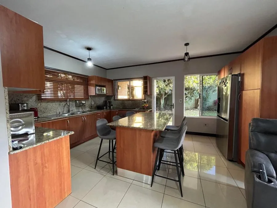 Casa en Venta con Finos Acabados en Heredia, Heredia  - Venta en Heredia