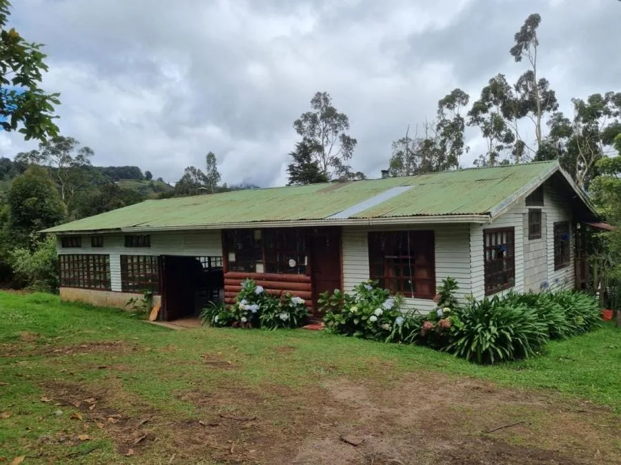 Venta de Lote + Casa en Dota, San José. RAH 26-74 - Venta en Dota