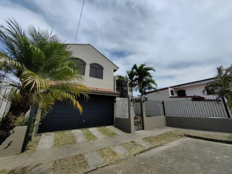 Venta de casa de dos plantas en Residencial Vereda Real, Santo Domingo de Heredia - Venta en Santo Domingo
