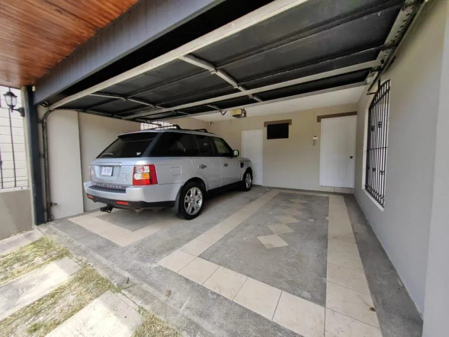 Venta de casa de dos plantas en Residencial Vereda Real, Santo Domingo de Heredia - Venta en Santo Domingo — photo 2