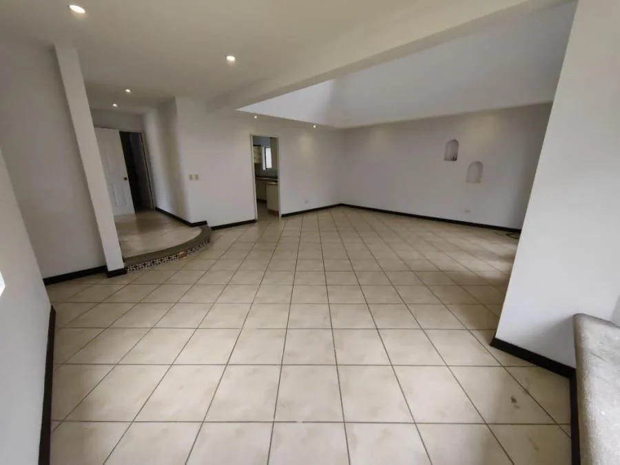 Venta de casa de dos plantas en Residencial Vereda Real, Santo Domingo de Heredia - Venta en Santo Domingo — photo 3