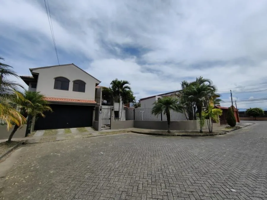 Venta de casa de dos plantas en Residencial Vereda Real, Santo Domingo de Heredia - Venta en Santo Domingo — photo 4