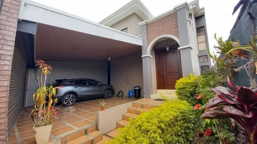 Casa en Venta en Oreamuno, Cartago. RAH 22-1556 - Venta en Oreamuno