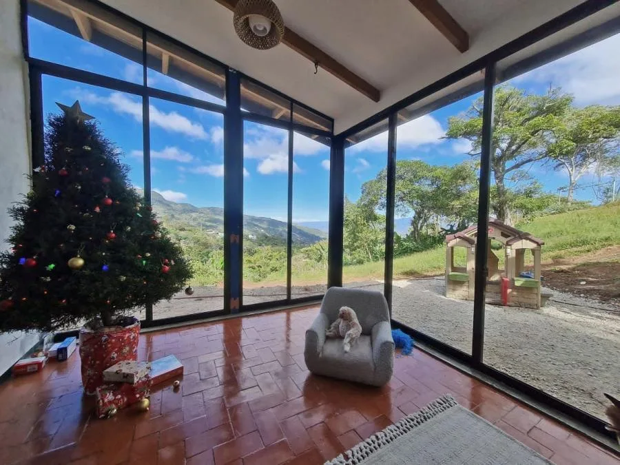 Casa Pequeña, Lote de 9250 m2, VISTAS, San Antonio de Escazú - Venta en Escazú