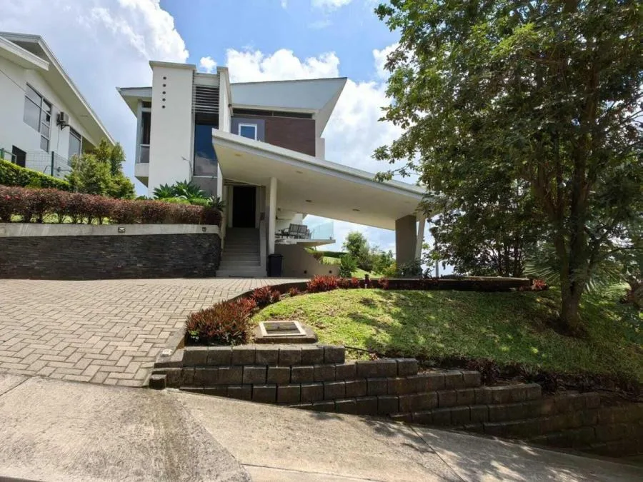CASA VENTA EN CONDOMINIO HACIENDA NATURA, NARANJO, ALAJUELA RAH 24538  - Venta en Naranjo