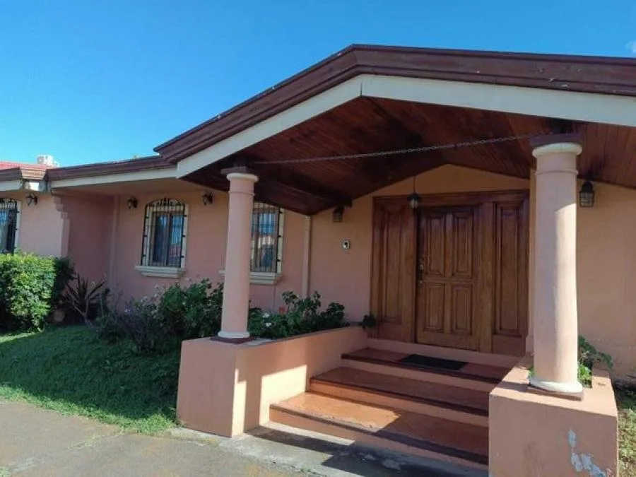 Linda Casa en Venta en Curridabat, San José. RAH 24-797 - Venta en Curridabat