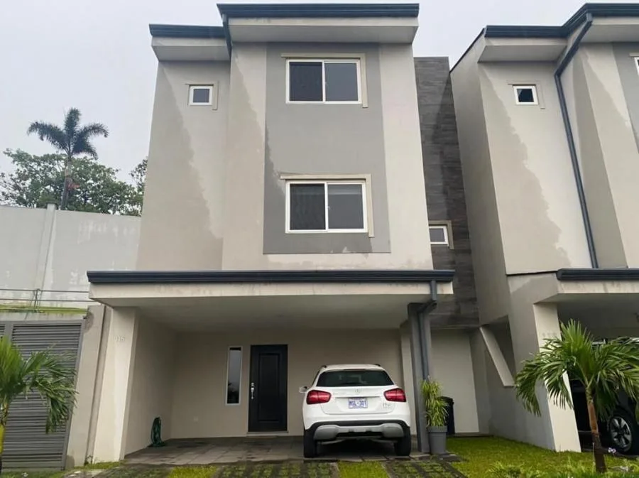 Casa en Venta en Guachipelin, Escazú RAH #222225 - Venta en Escazú