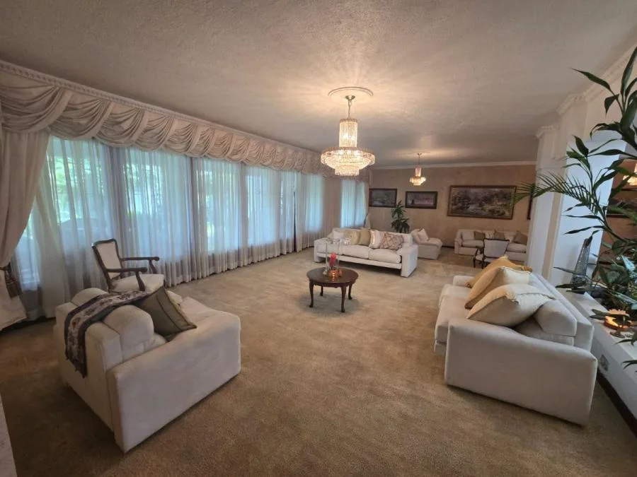 VENTA DE HERMOSA CASA EN RESIDENCIAL MONTENEGRO, ALAJUELA - Venta en Alajuela