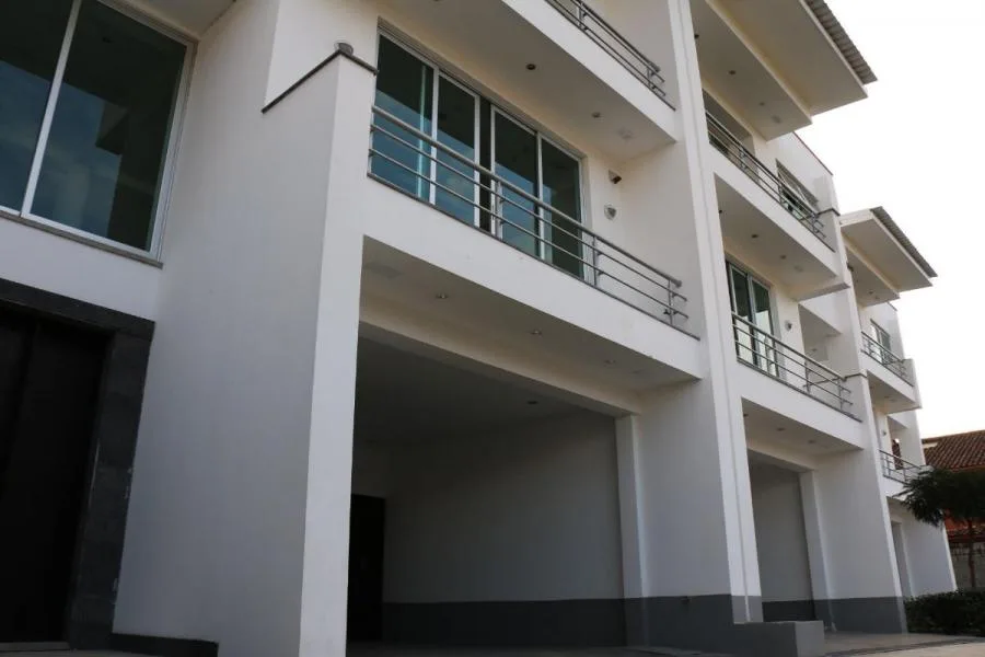 Casa Amplia y Moderna en Venta en Escazu, Guachipelin - Venta en Escazú