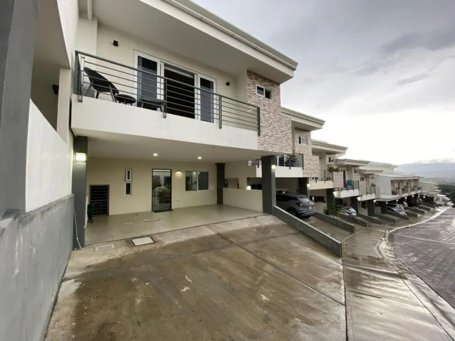 alquiler de casa en santa ana  - Alquiler / Renta en Santa Ana