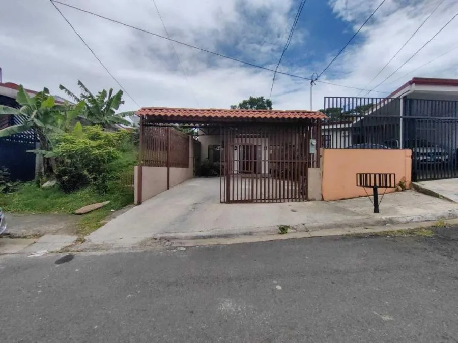 CASA EN VENTA EN SAN MIGUEL, DESAMPARADOS RAH 24455  - Venta en Desamparados