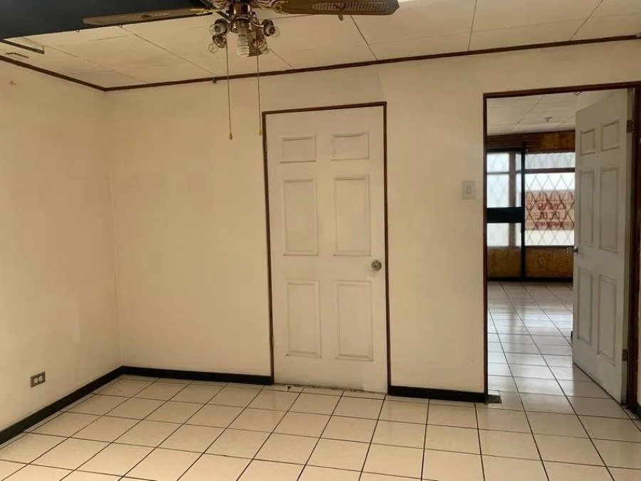 Venta de Casa + Local Comercial en Montes de Oca-Mercedes. RAH 26-96 - Venta en Montes de Oca — photo 4