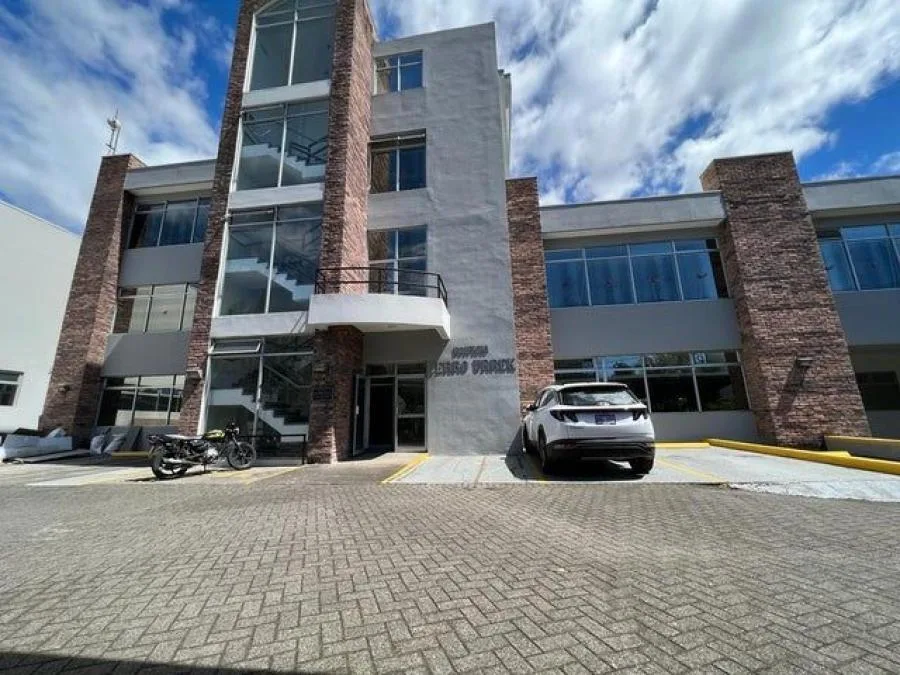 Venta de Edificio Comercial en La Uruca, San José. - Venta en Uruca