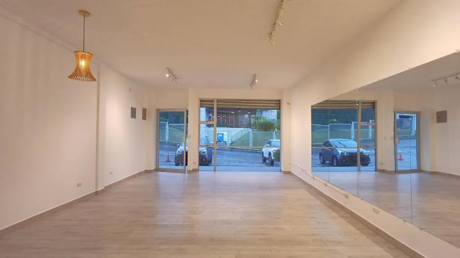 Alquiler de Local Comercial en 1er Piso en Granadilla de Curridabat. - Alquiler / Renta en Curridabat