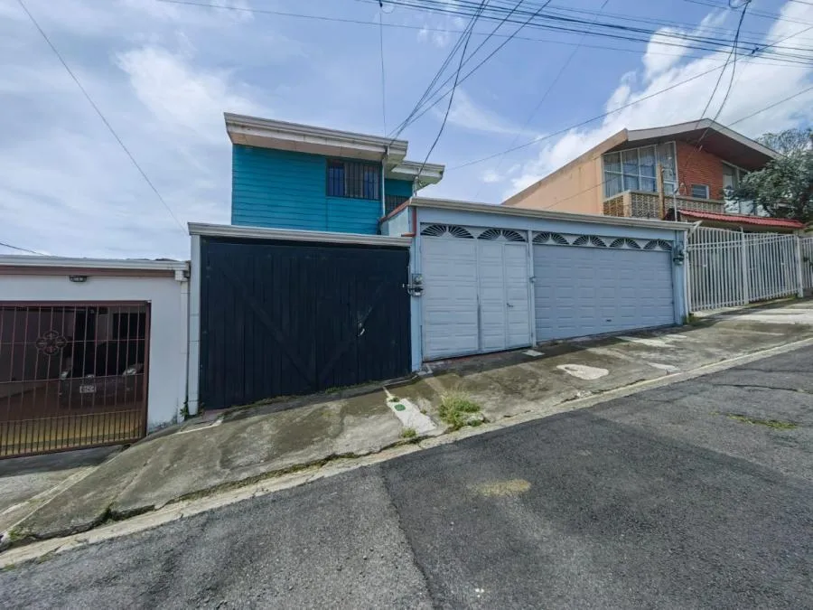 Venta de casa con apartamento en Los Colegios de Moravia - Venta en Moravia