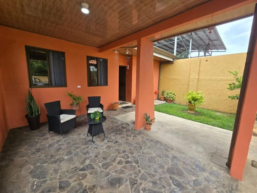 VENTA DE CASA, UNA PLANTA CON ZONA VERDE, PEQUEÑO CONDOMINIO, ALAJUELA - Venta en Alajuela