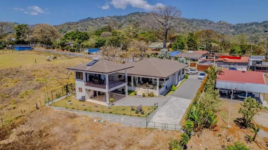 "SE ALQUILA ESTA BELLEZA DE CASA EN MORAZÁN DE ATENAS, ALAJUELA" - Alquiler / Renta en Atenas