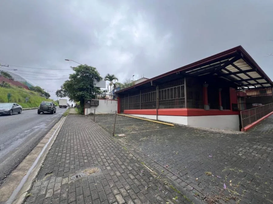 Edificio comercial de múltiples niveles con ubicación estratégica en Heredia #26-745 GS - Venta en Heredia