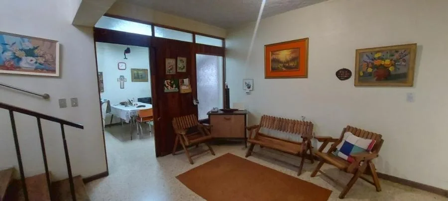 Venta de Amplia Casa en Montes de Oca, San José.  NEGOCIABLE - Venta en Montes de Oca — photo 2