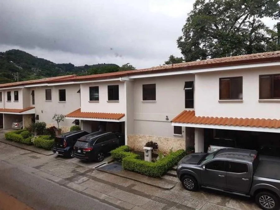 Venta de Casa en Pozos, Santa Ana. - Venta en Santa Ana