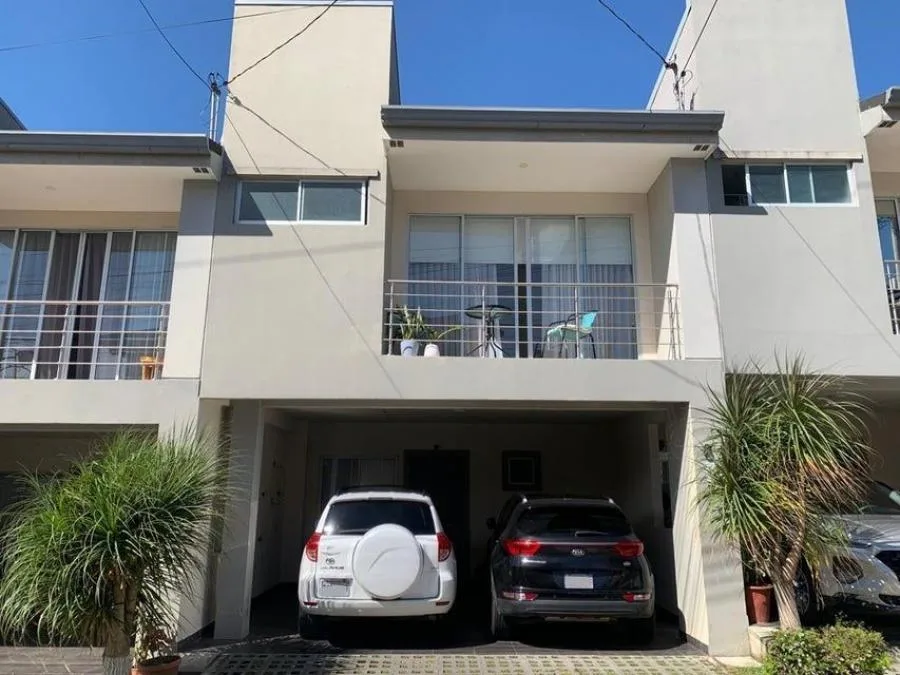 Moderna casa en venta, ubicada en un condominio  RAH 24-123 - Venta en San Pablo