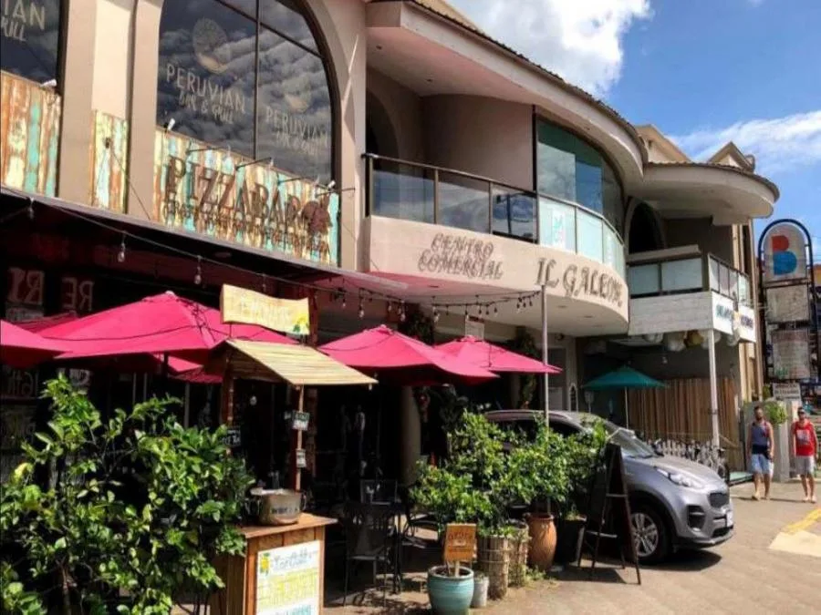 Se Alquila Amplio Local En Plaza Comercial En Jacó; Idi: 138130 - Alquiler / Renta en Jacó