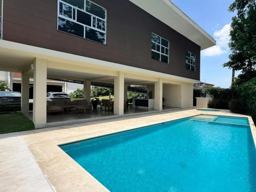 VENTA DE HERMOSO PENTHOUSE EN SAN RAFAEL DE ESCAZÚ (NR) - Venta en Escazú