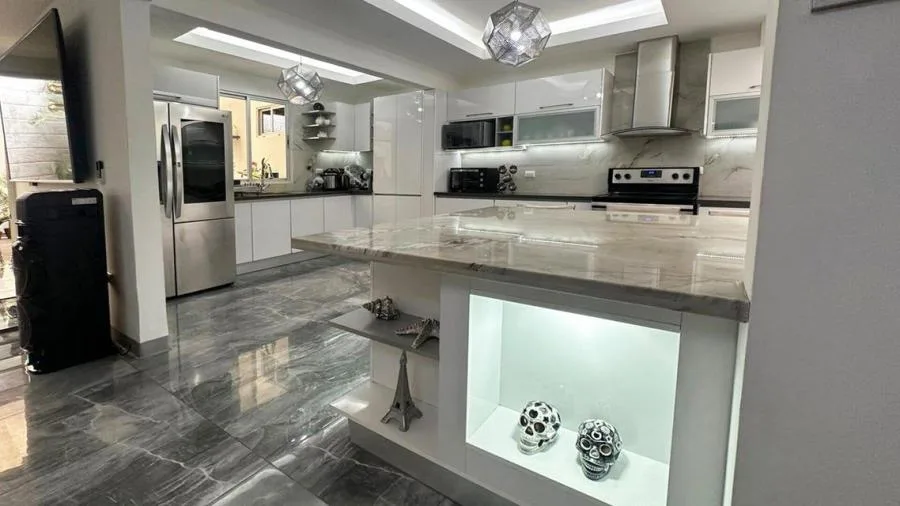 VENTA DE ESPECTACULAR CASA EN CONDOMINIO MARIA ISABEL SAN RAFAEL DE ESCAZU  PBR - Venta en Escazú