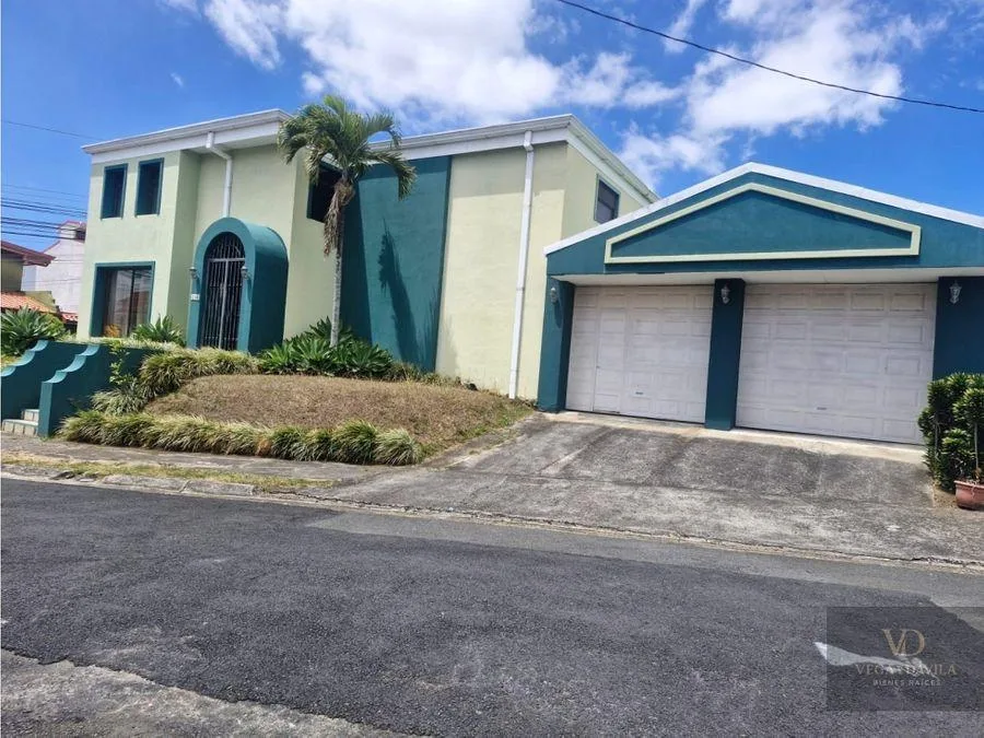 Venta de casa esquinera, en Residencial Villa Adobe, San Pablo Heredia  - Venta en San Pablo