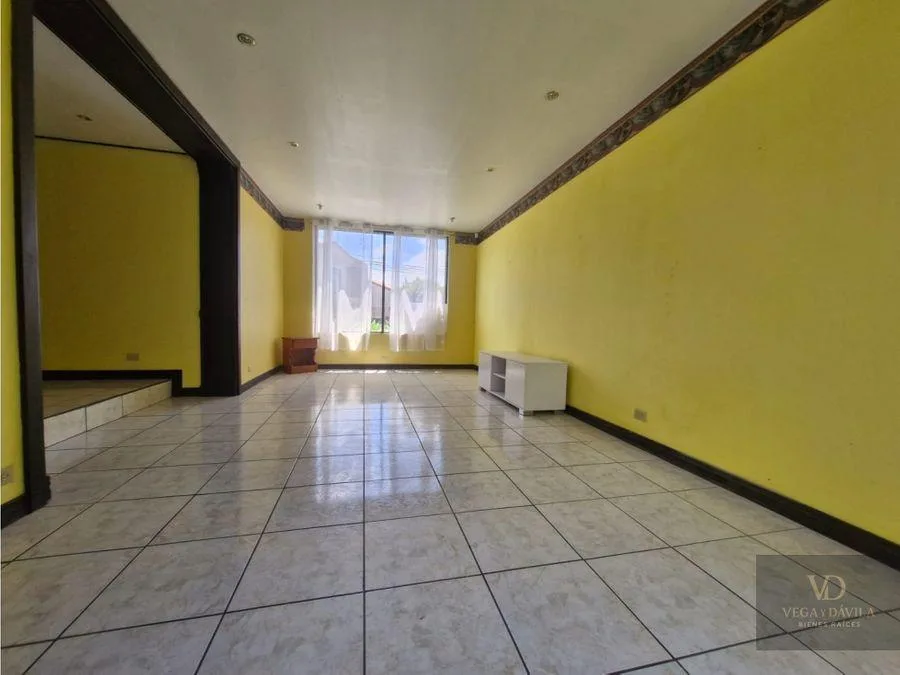 Venta de casa esquinera, en Residencial Villa Adobe, San Pablo Heredia  - Venta en San Pablo — photo 2