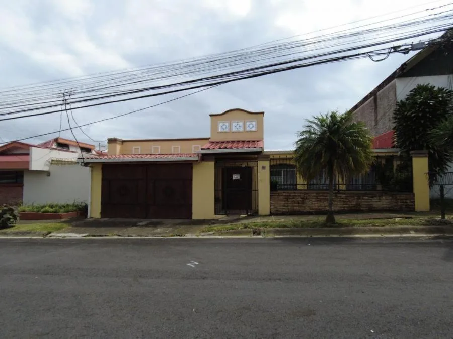 CASA EN VENTA EN SABANILLA, MONTES DE OCA RAH 231448  - Venta en Montes de Oca