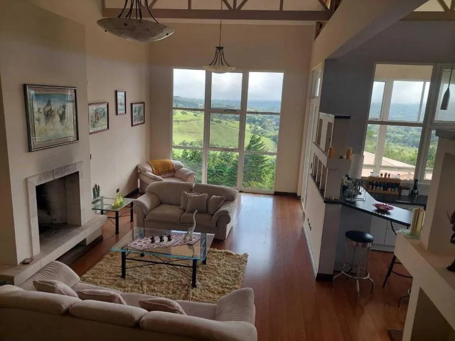 Casa en Venta con Amplio Terreno Ubicada en San Isidro, San Isidro - Venta en San Isidro