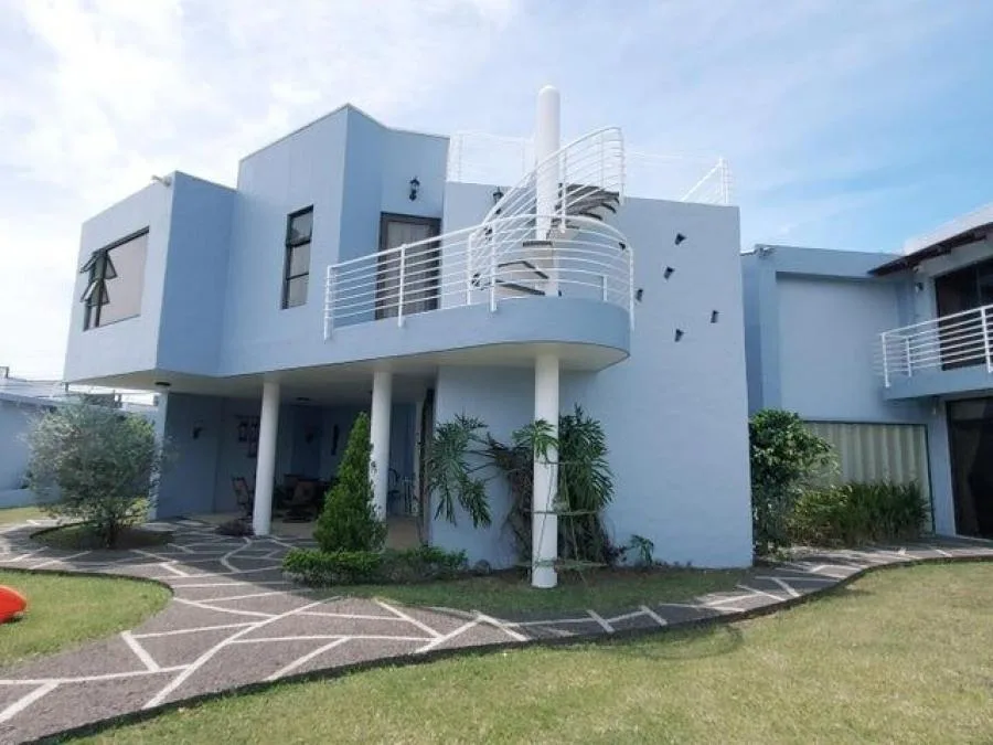Se vende casa en Ciudad Quesada, Alajuela (DJ 24-929)  - Venta en San Carlos