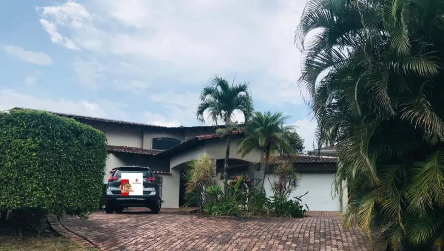 Casa en Venta en Guácima, Alajuela. RAH 24-1277 - Venta en Guácima