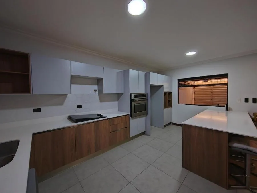 Casa Con Cocina Remodelada en Venta en Curridabat, Sanchez - Venta en Curridabat