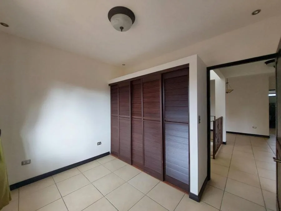 Venta de Casa con 4 habitaciones en San Rafael Montes de Oca - Venta en Montes de Oca — photo 3