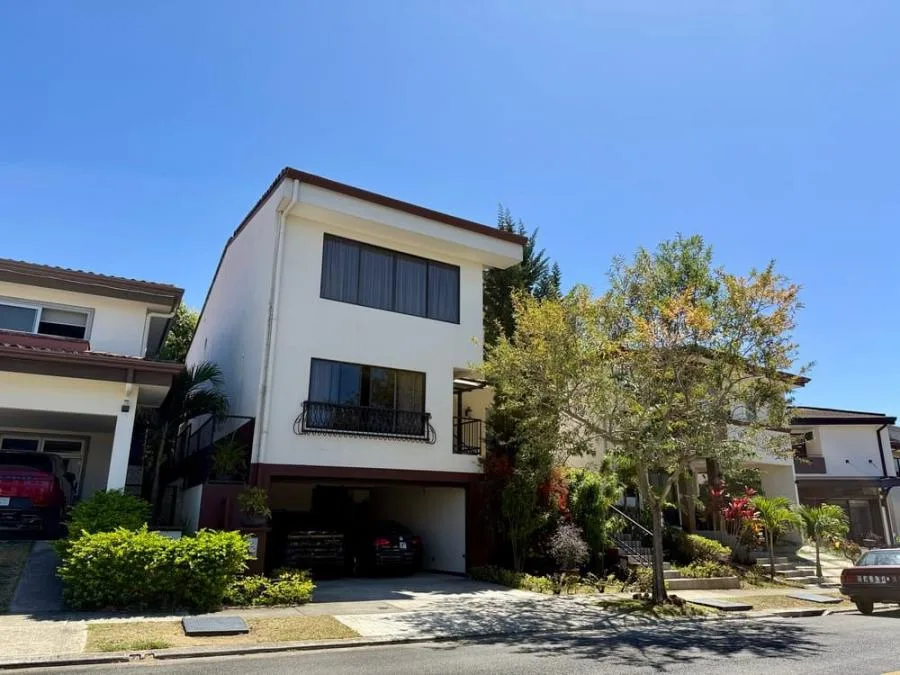 Se vende casa de Lujo en Heredia - Venta en Ulloa