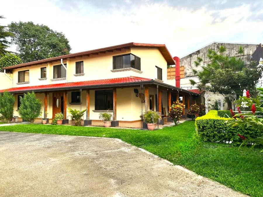 Casa en Heredia Bienvenido a la casa de tus sueños en Mercedes Norte de Heredia ACDO - Venta en Mercedes