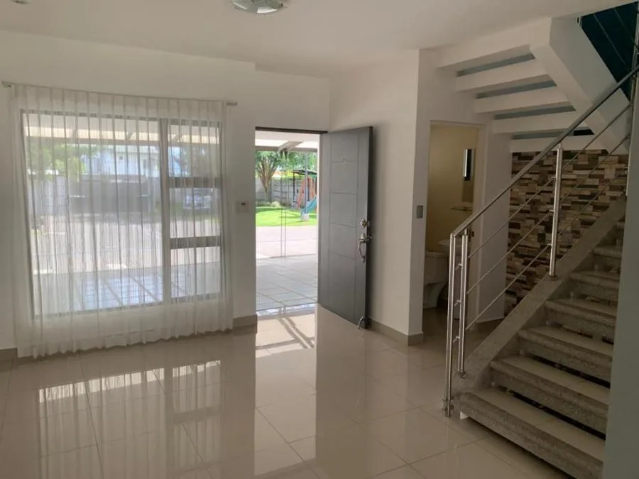 Venta de casa en Santa Ana PBR - Venta en Piedades