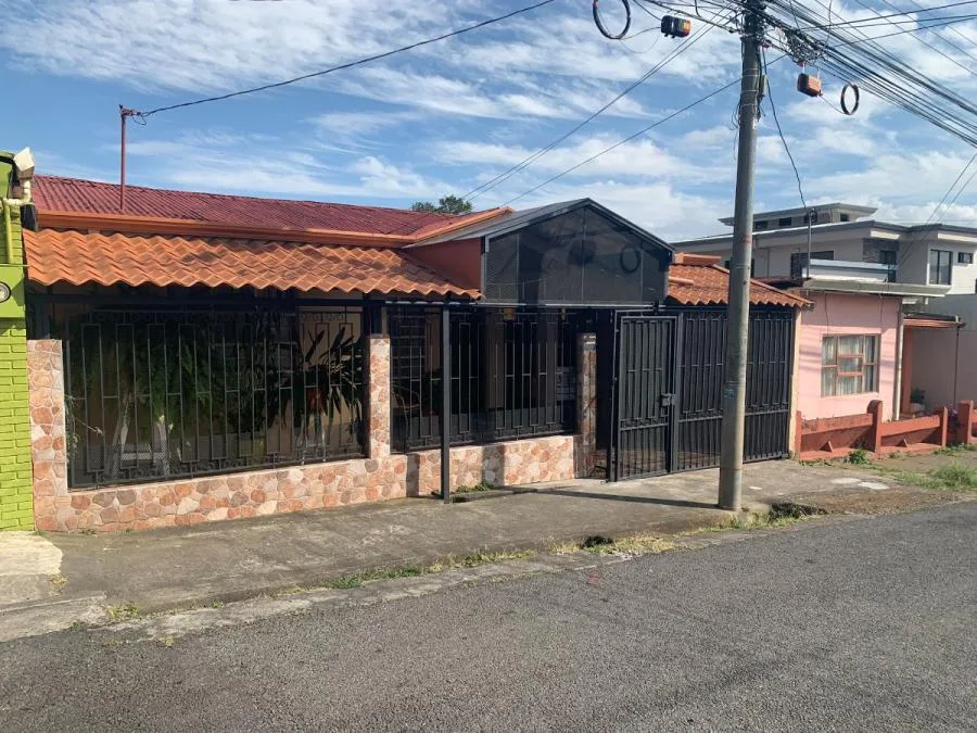 Casa en venta Barrio Los Ángeles. Cartago MLS 24-1092 - Venta en Oriental