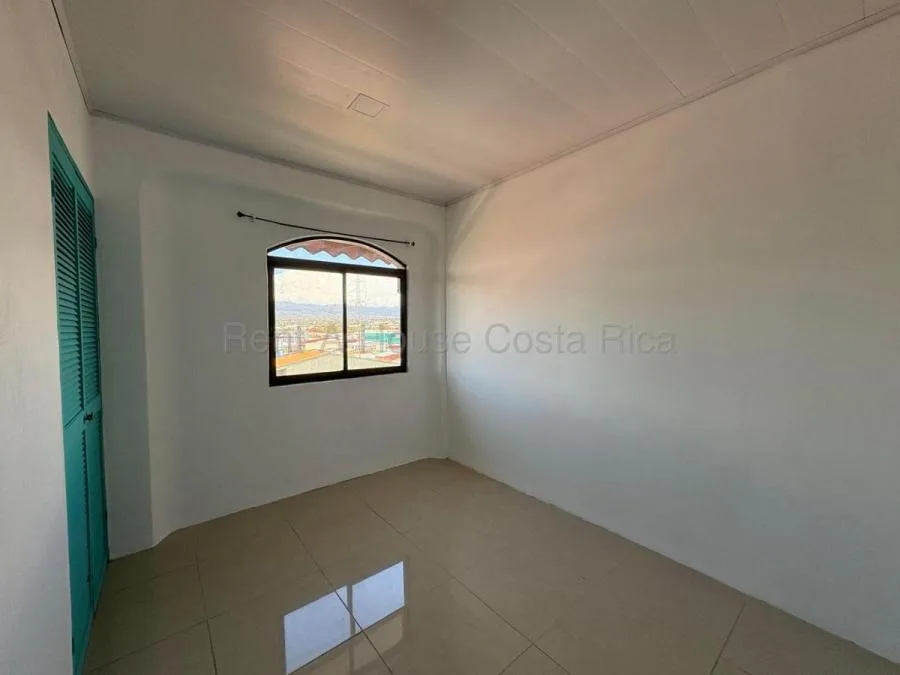 Acogedor apartamento en condominio con 2 parqueos cerca de servicios #26-1624 GS - Venta en Tibás — photo 2