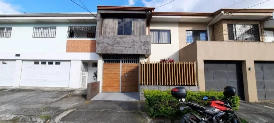 Venta de Casa en Rohrmoser, San José. RAH 24-970 - Venta en Pavas