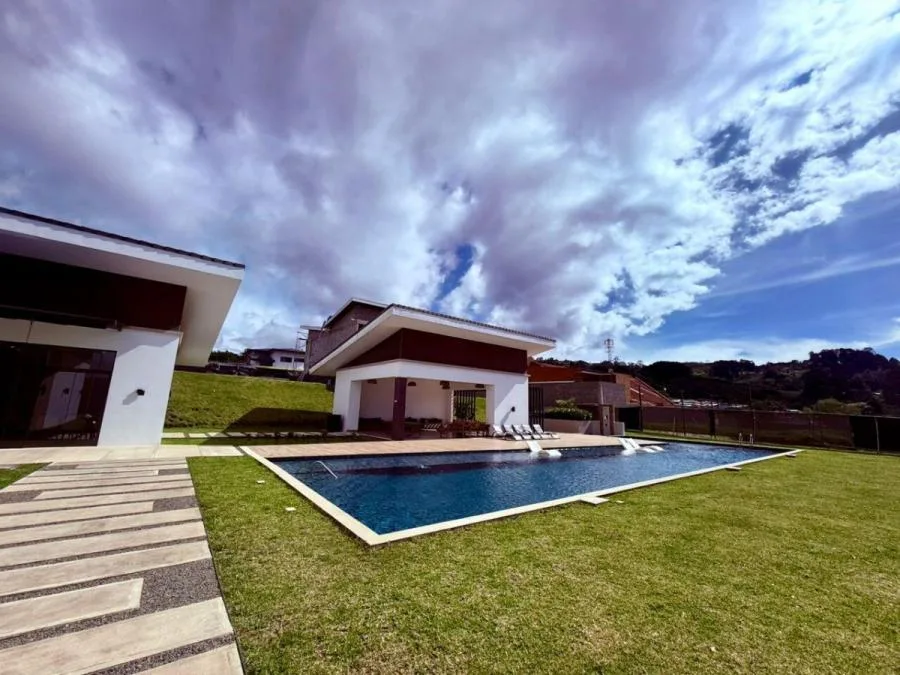 Venta de Lote en Condominio Tres Ríos-La Unión. RAH 26-894  - Venta en La Unión