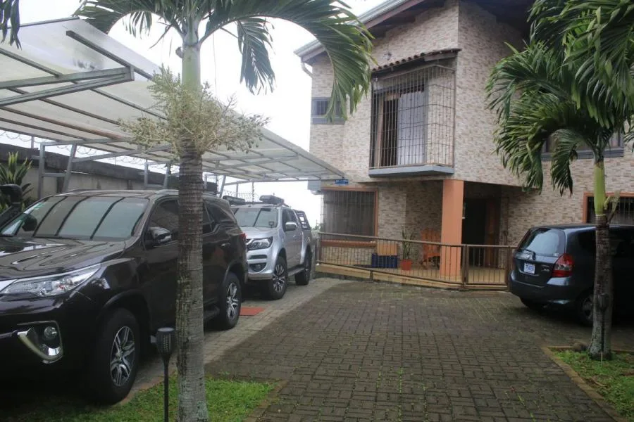 Bella casa completamente familiar ubicada en Heredia San Rafael - Venta en Heredia