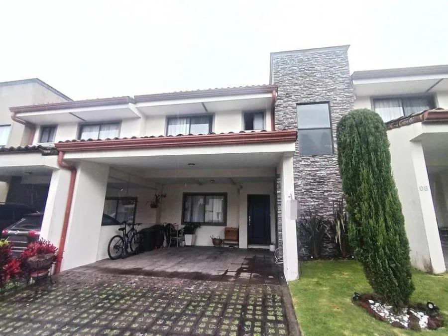 Alquiler casa en Santo Tomas Heredia  - Alquiler / Renta en Santo Domingo