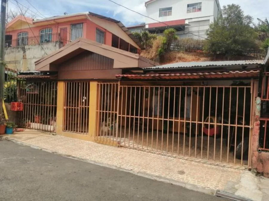 Casa en venta en el centro de San Marcos, Tarrazú MLS 23-971 - Venta en Tarrazú
