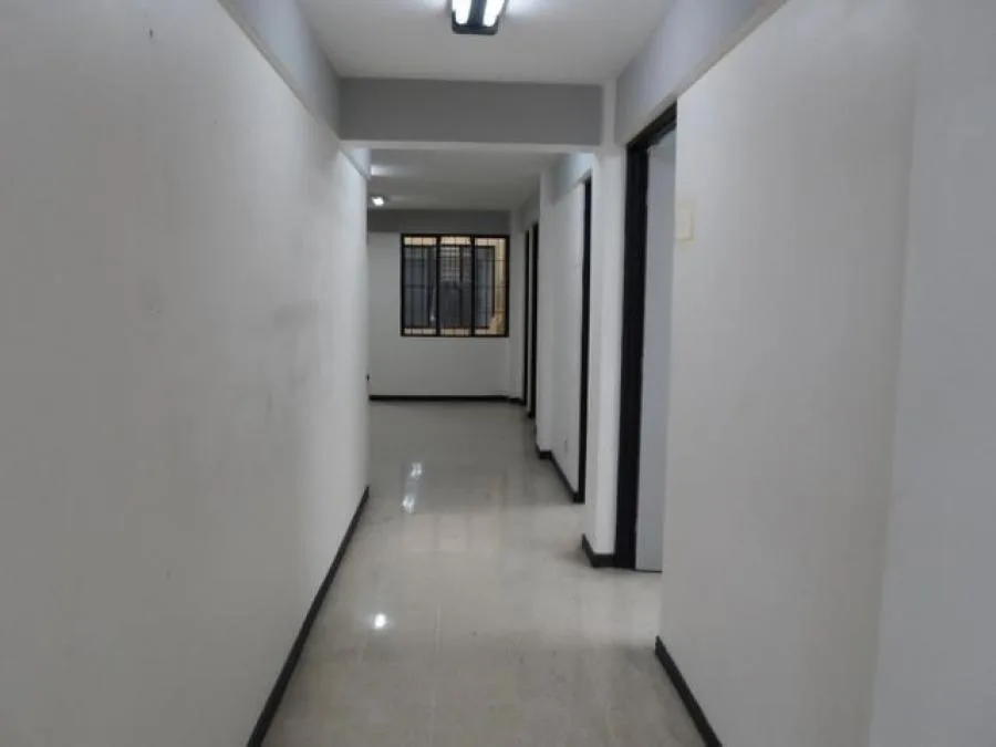 Alquiler de Edificio Comercial en San José. - Alquiler / Renta en San José — photo 2