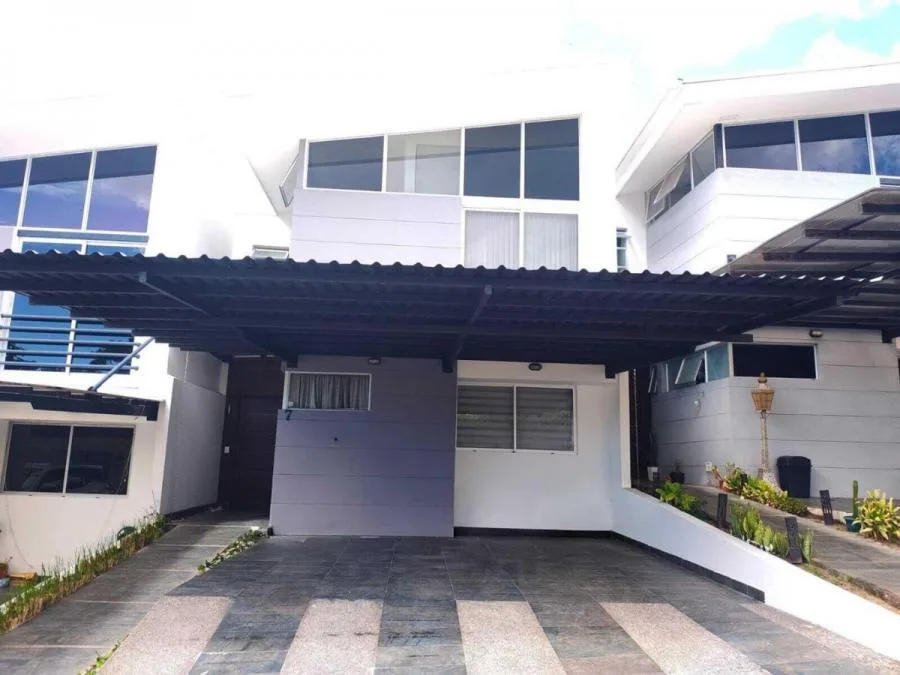 Venta de Casa con terraza en San Rafael Montes de Oca  - Venta en Montes de Oca