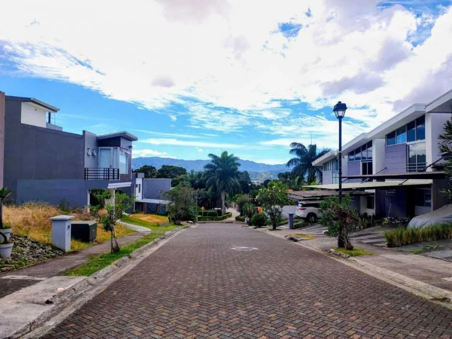 Venta de Casa con terraza en San Rafael Montes de Oca  - Venta en Montes de Oca — photo 2